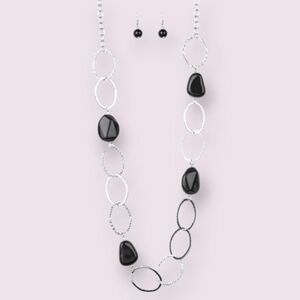 Vintage Paparazzi Black and Silver Oval Necklace Set